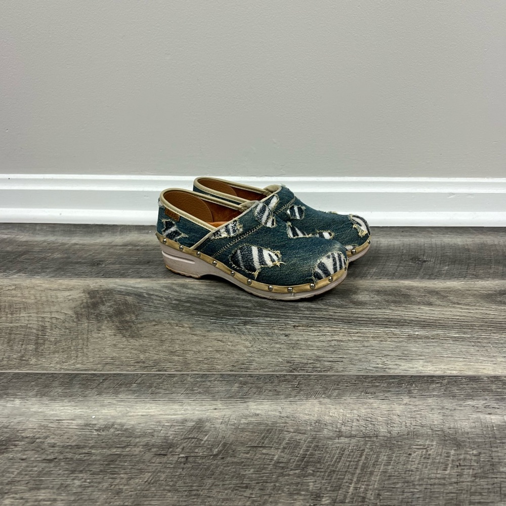 Dansko Denim Zebra Clogs‎